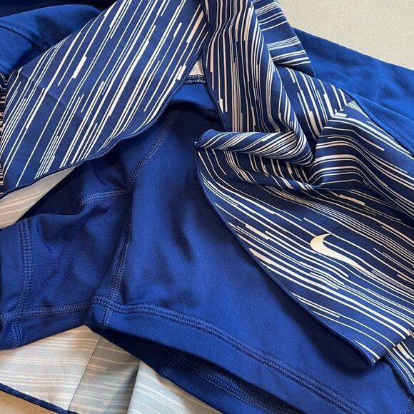 Nike Women Size Large Dri-Fit Blue White Pleated Activewear Tennis Skort - Picture 6 of 6